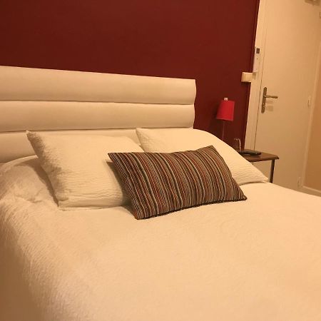 Logis Le Cheval Blanc Hotel Saint-Just  Buitenkant foto