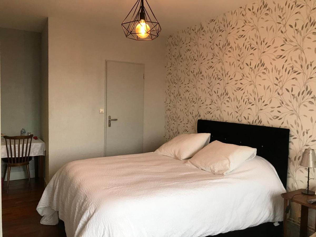 Logis Le Cheval Blanc Hotel Saint-Just  Buitenkant foto