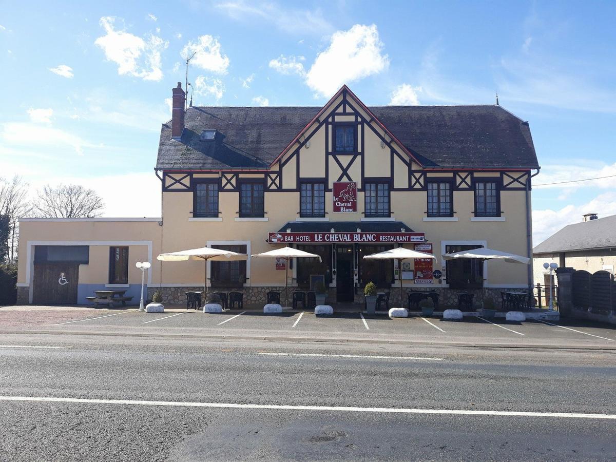 Logis Le Cheval Blanc Hotel Saint-Just  Buitenkant foto